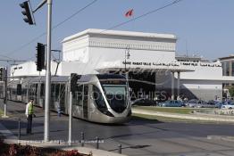 Image du Maroc Professionnelle de  Le Tramway passe devant la gare Rabat ville, Jeudi 6 Octobre 2011. (Photo / Abdeljalil Bounhar)

 